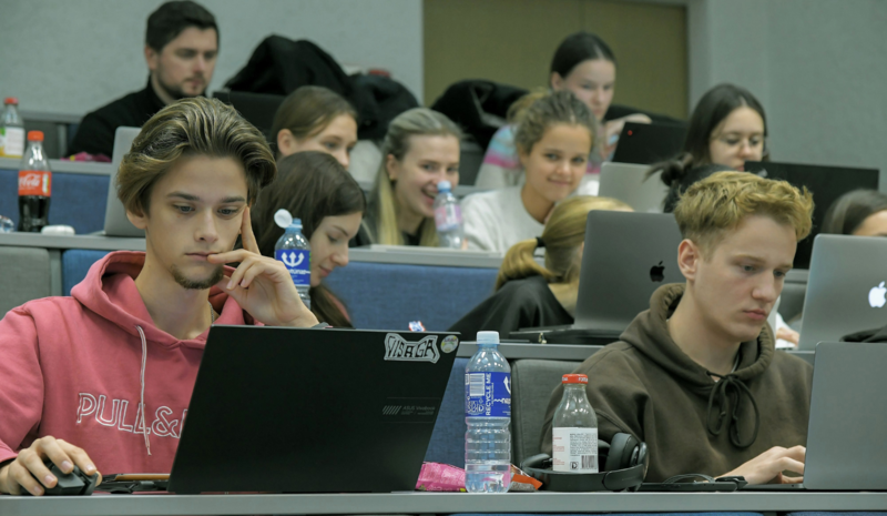 Verslo vadybos fakultete studentai varžėsi simuliaciniame žaidime „Business Builders“